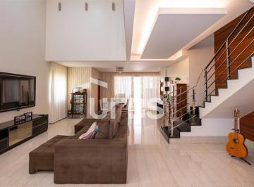 Casa · 450m² · 5 Quartos · 4 Vagas · Sobrado de Esquina no Alphaville Araguaia – Sofisticação e Lazer Completo
