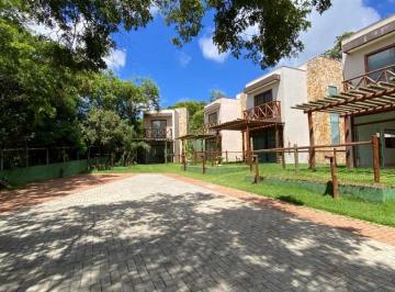 a6083f1f7bfd0c51160e6598ef36e50ab38e753b · Casa duplex 2 suítes. Condomínio Costa Aruá com piscina, cercado de muito verde. Lagoa Aruá - Praia
