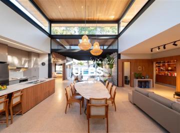 Casa · 501m² · 4 Quartos · 2 Vagas · Casa Térrea Mobiliada no Condomínio de Chácaras Villa Verde