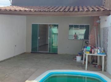 14fec1022dc80535fb8ce9ddaa098db9d880dc16 · Casa com 3 dormitórios, sendo 1 suíte, piscina, churrasqueira e garagem. Portal de Arembepe-Arembepe