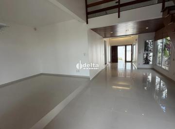 Casa · 360m² · 4 Quartos · 4 Vagas · Casa residencial com 4 quartos sendo 2 suítes disponível para locação no bairro Tabajaras em Uberlân