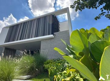 267dbef1a9c79d0673c96e93b3980fd7504cb02d · Casa com 4 Suítes à venda no Condomínio Alphaville Nova Esplanada III, em Votorantim/SP