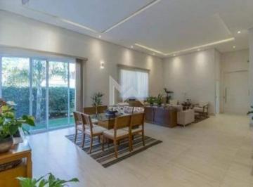 Sala de estar · Casa térrea à venda no Condomínio Estância Marambaia em Vinhedo - SP