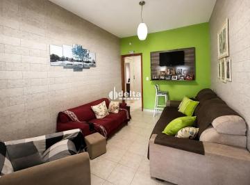 Casa · 300m² · 4 Quartos · 4 Vagas · Casa com 4 quartos sendo 2 suíte disponível para venda no bairro Segismundo Pereira em Uberlândia-MG