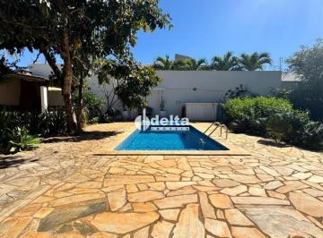Casa · 842m² · 5 Quartos · 10 Vagas · Casa disponível para venda no bairro Jardim Karaíba em Uberlândia-MG
