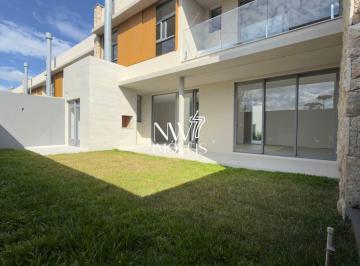 Casa · 270m² · 3 Quartos · 2 Vagas · Sofisticação e Privacidade em uma Excelente Localização
