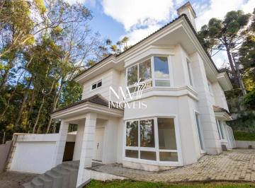 Casa · 487m² · 4 Quartos · 8 Vagas · Residência imponente cercada pela natureza