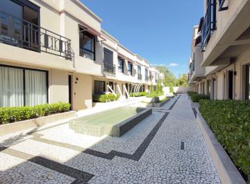 Casa · 157m² · 3 Quartos · 2 Vagas · Excelente casa, Porteira Fechada, com área gourmet incrível no Jardim Social