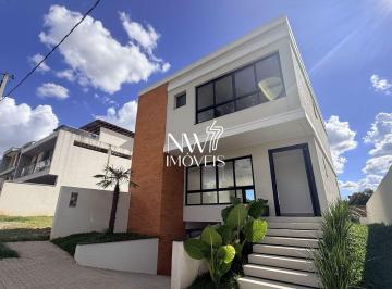 Casa · 290m² · 3 Quartos · 4 Vagas · Casa ampla e bem ventilada e iluminada em Condomínio