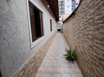 rcrnfm2ytdlzmiyyju4odhi_md · Casa no Maracanã a Poucos Passos do Mar — Seu Refúgio à Beira-Mar!