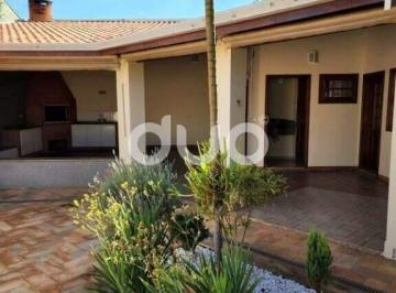 Casa · 295m² · 3 Quartos · 3 Vagas · Casa com 3 dormitórios para alugar, 295 m² por R$ 5.920,00/mês - Dois Córregos - Piracicaba/SP