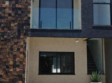 Casa · 163m² · 3 Quartos · 2 Vagas · Sobrado com piscina perto do mar em Matinhos