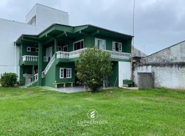 Casa · 250m² · 4 Quartos · 6 Vagas · Sobrado com amplo terreno faixa mar Praia de Leste