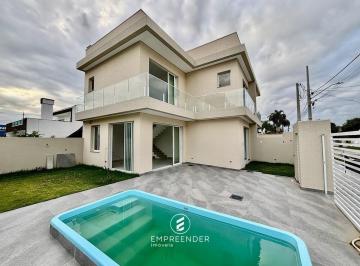 Casa · 130m² · 3 Quartos · 2 Vagas · Sobrado de esquina com piscina Balneário Marajó