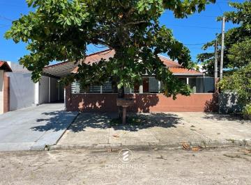 Casa · 511m² · 4 Quartos · 3 Vagas · Casa a venda faixa mar em Pontal do Parana
