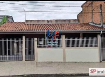 Casa · 233m² · 3 Quartos · Casa à venda em Pindamonhangaba, com 3 quartos (1 suíte), salas de estar e jantar, cozinha, quintal,