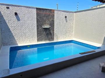 Casa · 125m² · 2 Quartos · 2 Vagas · Casa com piscina com belo acabamento - lado serra a menos de 600m do mar .