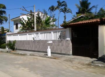 Casa · 1000m² · 9 Quartos · 8 Vagas · Excelente imóvel com alto potencial de renda, a poucos passos do mar!