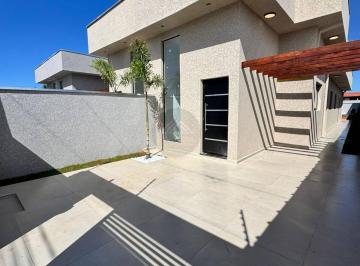 Casa · 196m² · 3 Quartos · Casa com excelente padrão de acabamento á 400m do mar - Itanhaém/SP.