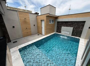 Casa · 240m² · 4 Quartos · 5 Vagas · Casa  Alto Padrão com Piscina Aquecida à Venda na Vila Seabra – Mongaguá.