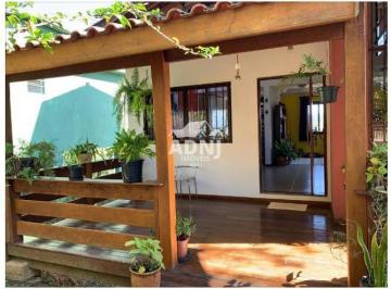 Casa · 3 Quartos · 3 Vagas · Casa à Venda no Centro de São Lourenço da Serra - 3 Suítes e Vista Livre