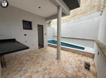 Foto 01 · Linda Casa à Venda em Itanhaém-SP, Gaivota  3 Quartos, 1 Suíte, 1 Sala, 1 Banheiro, 2 Vagas, 80m²