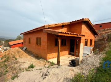 Foto 01 · Chalé com 3 Quartos e 2 banheiros à Venda, 220 m² por R$ 400.000 Cód. ch2827