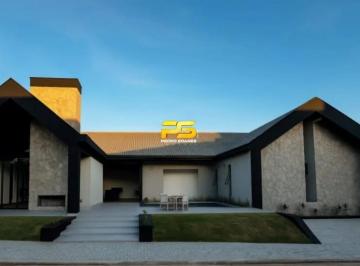 Casa · 260m² · 5 Quartos · 2 Vagas · Casa de Alto Padrão à Venda – Condomínio Fechado em Bananeiras
