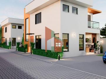 Casa · 143m² · 3 Quartos · 2 Vagas · Sobrado em Village