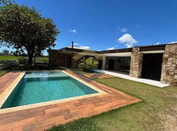 Casa · 180m² · 3 Quartos · 8 Vagas · Casa de Condomínio para venda em Riviera de Santa Cristina I de 180.00m² com 3 Quartos, 3 Suites e 8