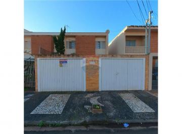 Casa · 142m² · 3 Quartos · 2 Vagas · Sobrado para venda em Centro de 142.50m² com 3 Quartos, 1 Suite e 2 Garagens