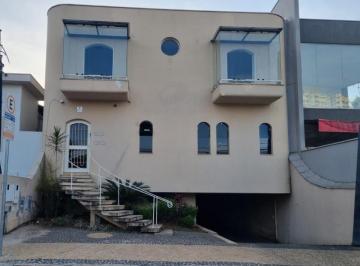 Casa · 236m² · 5 Quartos · 6 Vagas · Casa para venda em Centro de 236.00m² com 5 Quartos e 6 Garagens