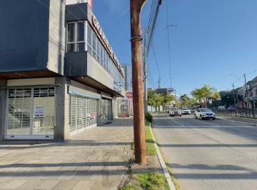 Comercial · 159m² · 3 Quartos · Excelente loja comercial na avenida Teresópolis, com sobreloja, 2 banheiros