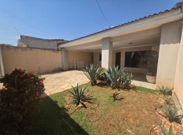 Casa de 3 quartos, Vicente Pires · Rua 5, próximo a panificadora Bonanza, varanda, quintal, solta no lote, churrasqueira, piscina