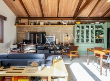 1 · Casa de vila com 210 m², 3 quartos sendo 3 suítes à venda no bairro Pinheiros.