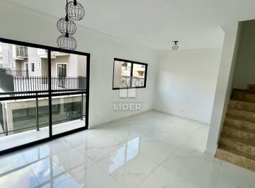 Casa · 174m² · 3 Quartos · 2 Vagas · Lindo triplex em condomínio fechado para lo