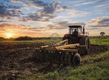 Preparo de solo com maquinário pesado em terra preta argilosa (20% a 40% de argila). · Fazenda 4.900 ha em Porto Murtinho MS | Região de Bonito