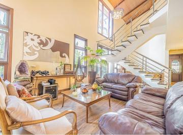 Casa · 402m² · 4 Quartos · 6 Vagas · Casa Espetacular 4 quartos, lazer completo e vista para área de preservação!