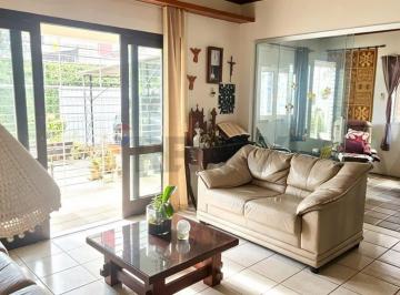 Casa · 240m² · 5 Quartos · 3 Vagas · Excelente Casa com 380 m², Piscina no Cordeiro