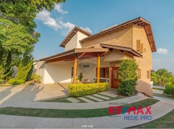Casa · 425m² · 5 Quartos · 6 Vagas · Casa Mobiliada à venda, com 5 quartos , 3 suítes , churrasqueira , piscina e quintal gramado, Condo