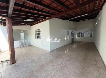 Casa · 240m² · 3 Quartos · 4 Vagas · Casa com 3 quartos sendo 1 suíte disponível para locação no bairro Tabajaras em Uberlândia-MG