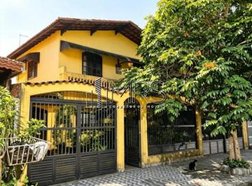 Casa · 250m² · 4 Quartos · 5 Vagas · Espaçoso Sobrado 4 Quartos à Venda em Caiçara, Praia Grande