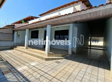 f394493c-ad30-49b7-b8d8-08a42bb3428e.webp · Casa de 5 Quartos com Quintal e Ampla Varanda – Excelente Localizaçã