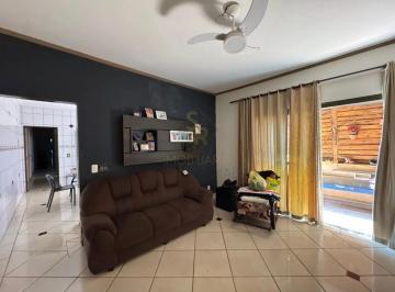 Casa · 270m² · 4 Quartos · 2 Vagas · Casa à venda com 03 quartos, sendo 01 suíte, varanda gourmet com churrasqueira e edícula com 01 quar
