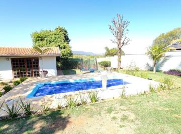 169d35d7dc6a5fdd7429744e77a186449291e92c · Linda, moderna, confortável e espaçosa casa térrea no Condomínio Teres Cristina. Localização privile