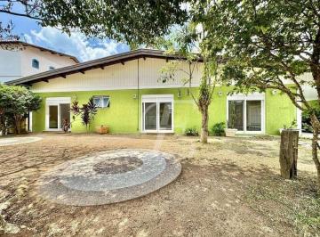 3a445cbfd41f30cf7ce7dfe1145b84e9182d72e8 · Casa com 8 dormitórios para alugar, 444 m² por R$ 10.328,75/mês - Granja Viana - Cotia/SP