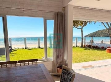Casa · 119m² · 4 Quartos · 6 Vagas · CASA FRENTE MAR EM MARISCAL EM BOMBINHAS/SC