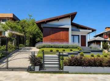 Casa · 170m² · 1 Vaga · CASA NOVA MOBILIADA COM TRÊS SUÍTES À VENDA