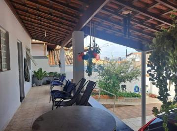 Casa · 178m² · 4 Quartos · 2 Vagas · Casa Reformada com 4 Dormitórios e Área Gourmet no Jardim do Sol