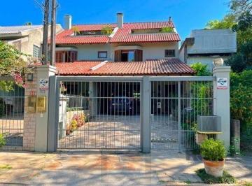 .jpg+2025-03-04 · Casa em Porto Alegre, no bairro Ipanema, com 3 dormitório(s), e 3 banheiros, à v